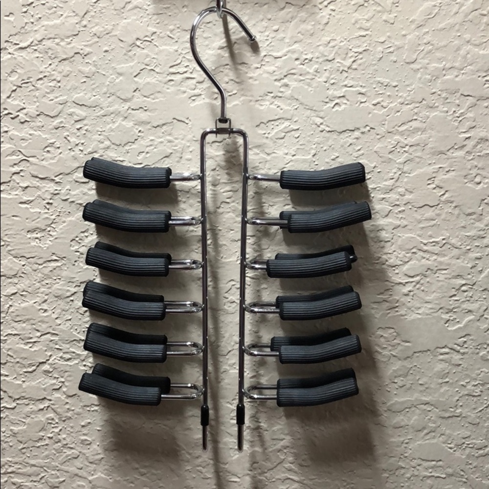 Tie holder